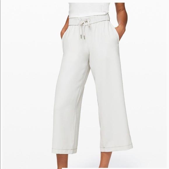 lululemon athletica Pants - Lululemon Women’s On The Fly Ivory Polyester Drawstring Capri Pants Size 8